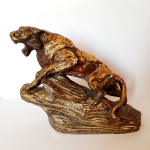 Keramieken leeuw, gesigneerd